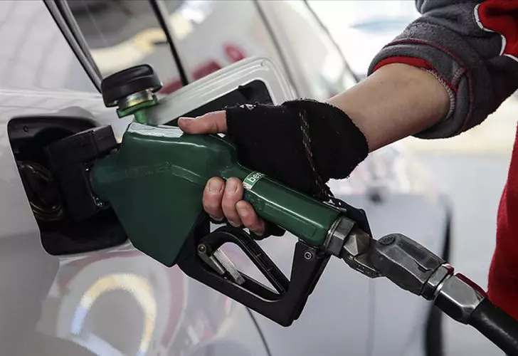 Akaryakıta çifte zam geliyor Benzin 38 lirayı motorin 40 lirayı aşacak