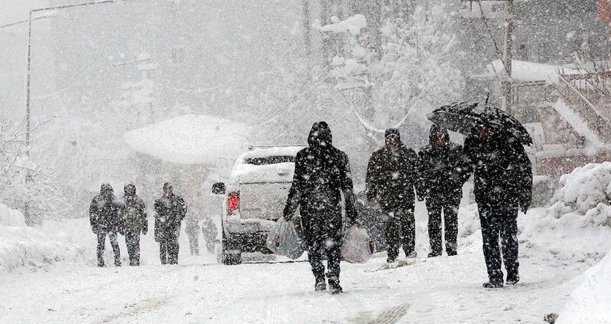 AKOM: İstanbul'da sıcaklık bu akşam 10 derece birden düşecek, kar yağışı bekleniyor