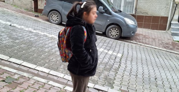 Aç gözlü servis şoförü yüzünden 12 yaşındaki çocuk okula gidemiyor