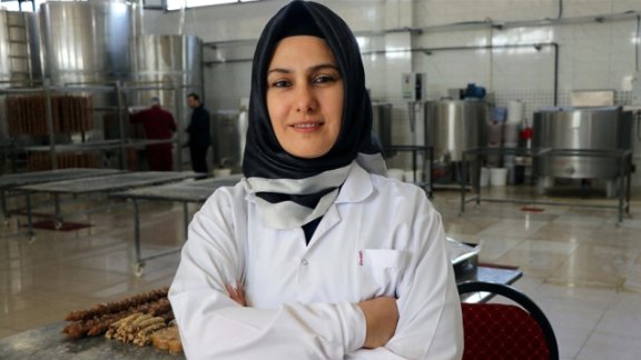 Gelin geldiği ailenin hayatını değiştirdi! Günde 2 ton üretip satıyorlar
