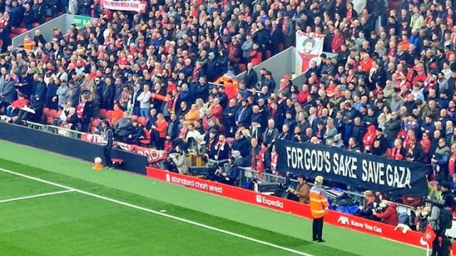 İngilizler de tepkisini koydu! Liverpool-Everton derbisinde Gazze'ye destek oldular