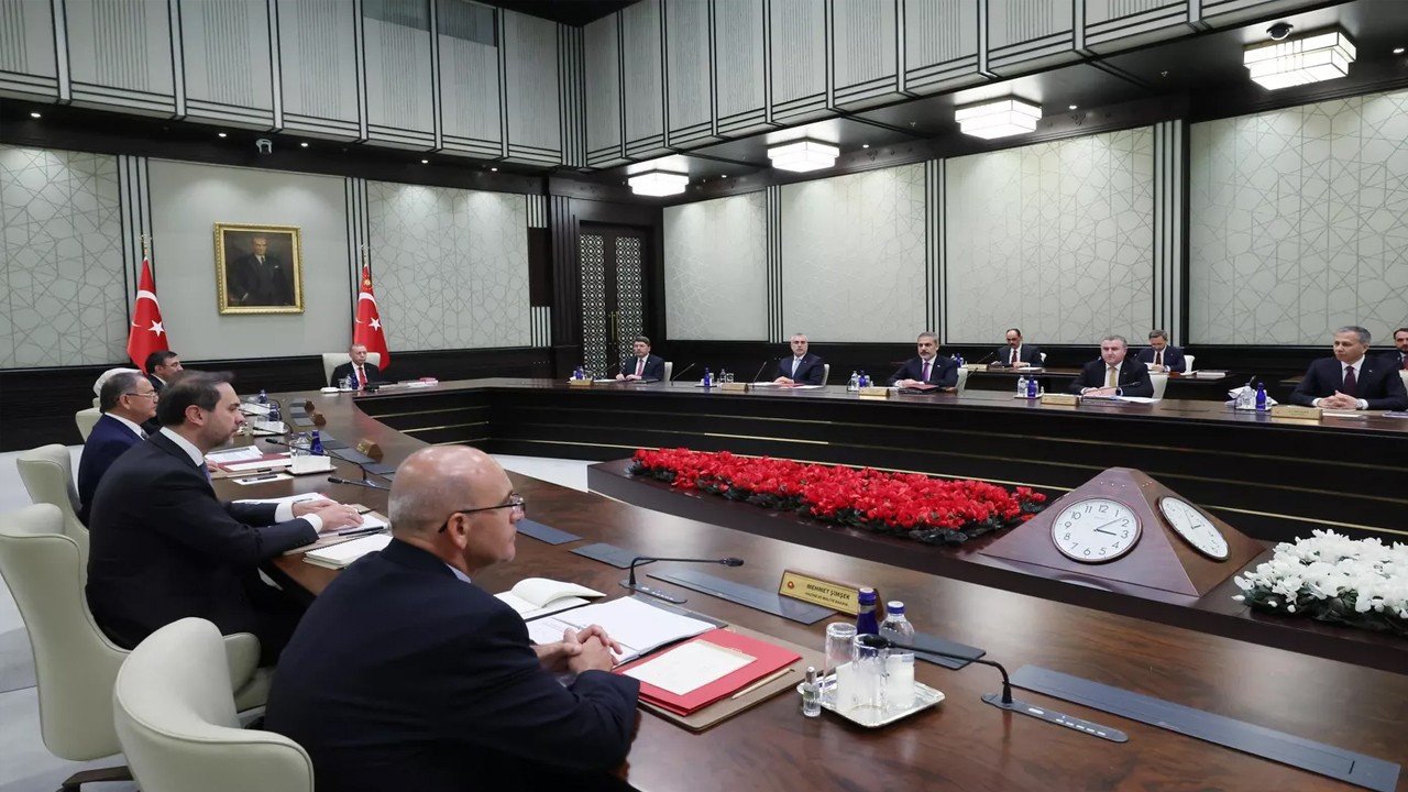 Kabine bugün toplanıyor! Ana gündem maddesi emekli zammı ve vergisiz telefon satışı