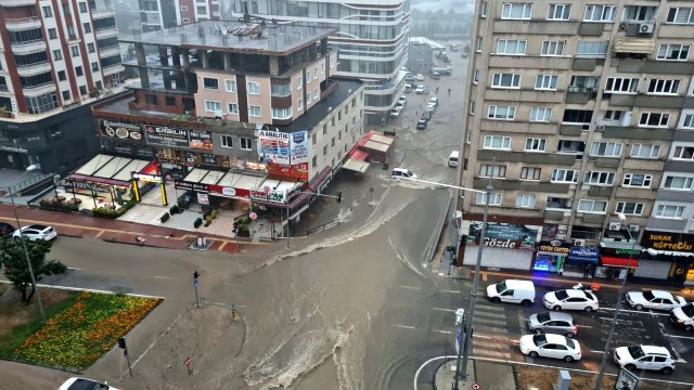 İstanbul'da selden etkilenen ailelere 15 bin TL para yardımı yapılacak